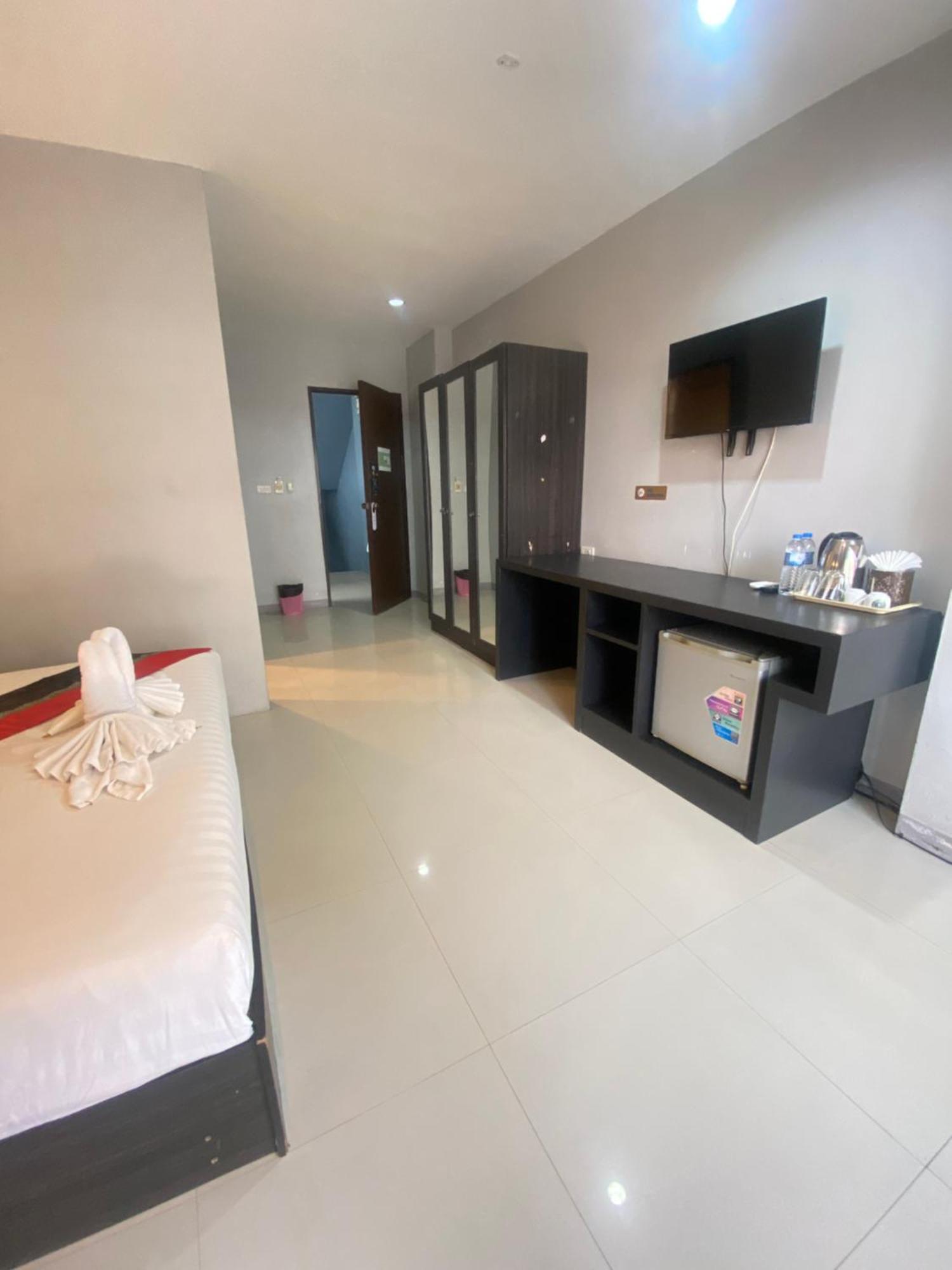 Holiday Home Patong Экстерьер фото